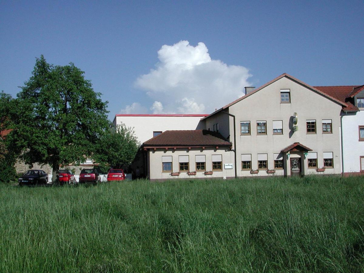 Gaestehaus Stephanie Ilbesheim Bagian luar foto